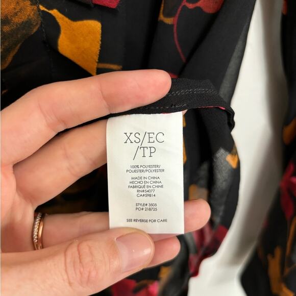 Cabi Ruffle Front Black Fall Floral Catherine Blouse - Size XS - Picture 4 of 5